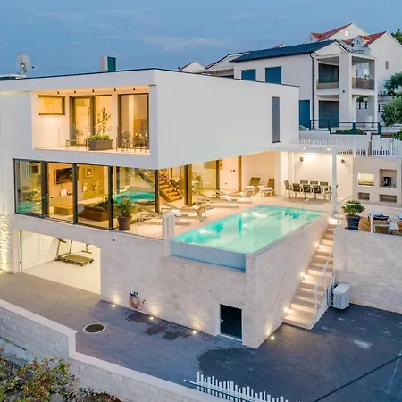Seaside Luxury With A Swimming Pool Sutivan, Brac - 16172 Villa