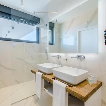 Seaside Luxury With A Swimming Pool Sutivan, Brac - 16172 ヴィラ スティヴァン